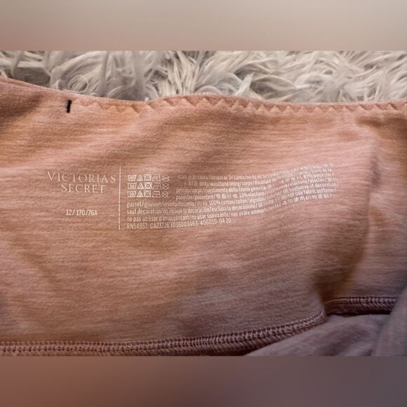 Victoria Secrets Woman’s Activewear - Picture 2 of 3